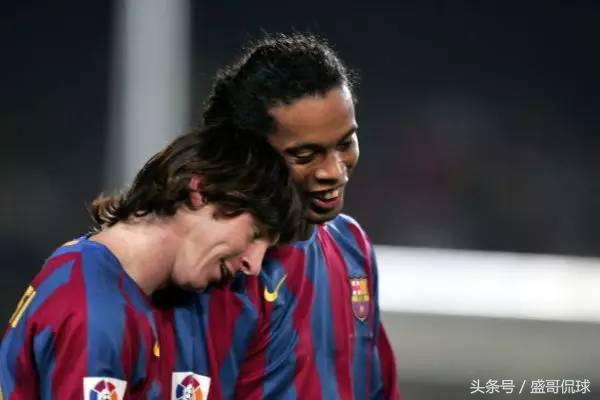 盘点足坛球星那些暖心瞬间,足坛球星经典回顾