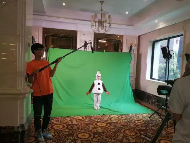 冰雪奇缘取景地国家,冰雪奇缘拍摄在森林里