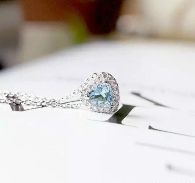 我是让你看项链，不是胸……