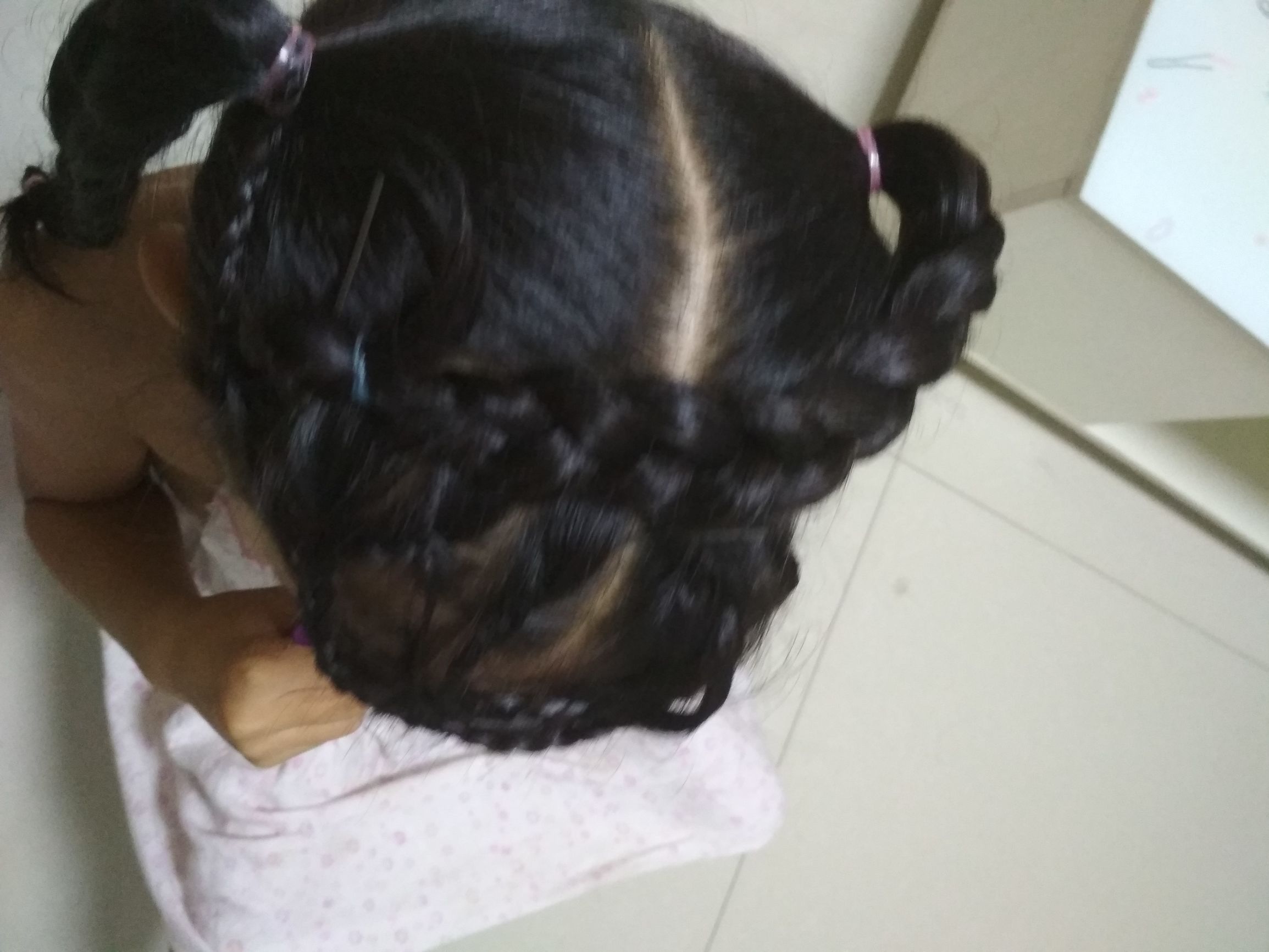 宝宝刘海怎么编起来好看,小孩高额头刘海怎么扎起来好看