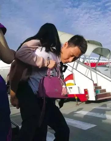 飞机场发生地震,直升飞机降落汶川大地震