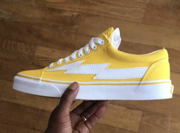 杨幂，金小妹都爱的“假VANS”，为何却有八倍价钱差距？