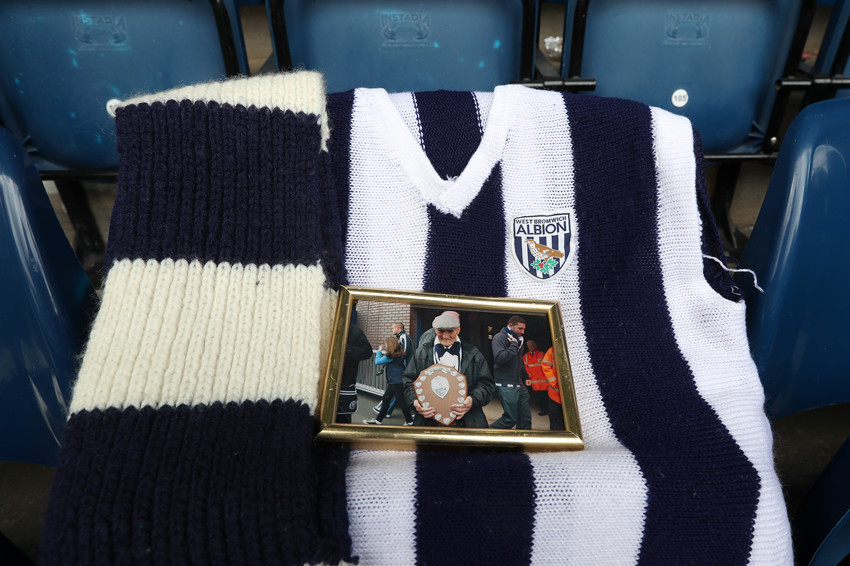 英超首轮爆满的山楂球场,空了一个座位