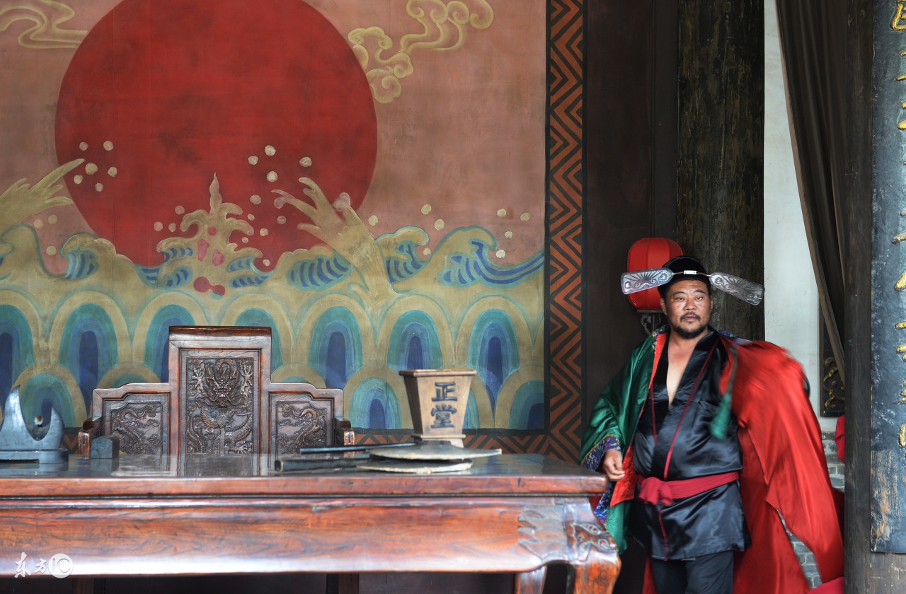 统领执意挽留师傅巧言推托终究胳膊拧不过大腿