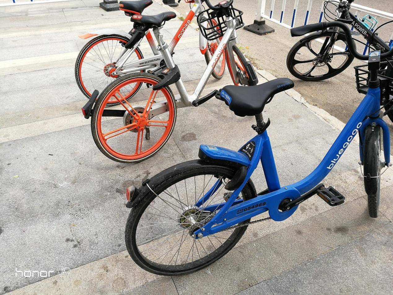 荣耀v9和荣耀9的性能有什么区别,荣耀9和荣耀v9哪个好值得买