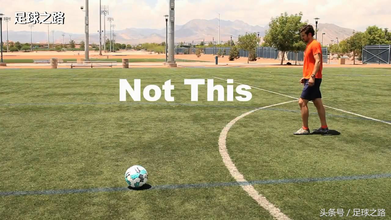 如何用脚踢出弧线球,怎么用脚内侧搓弧线球