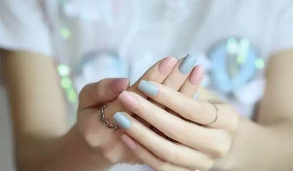 打个赌！看完这100款时髦美甲，你会种下一片草原