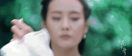 自从割双眼皮不算整容之后，娱乐圈不微调的女演员是真·不存在