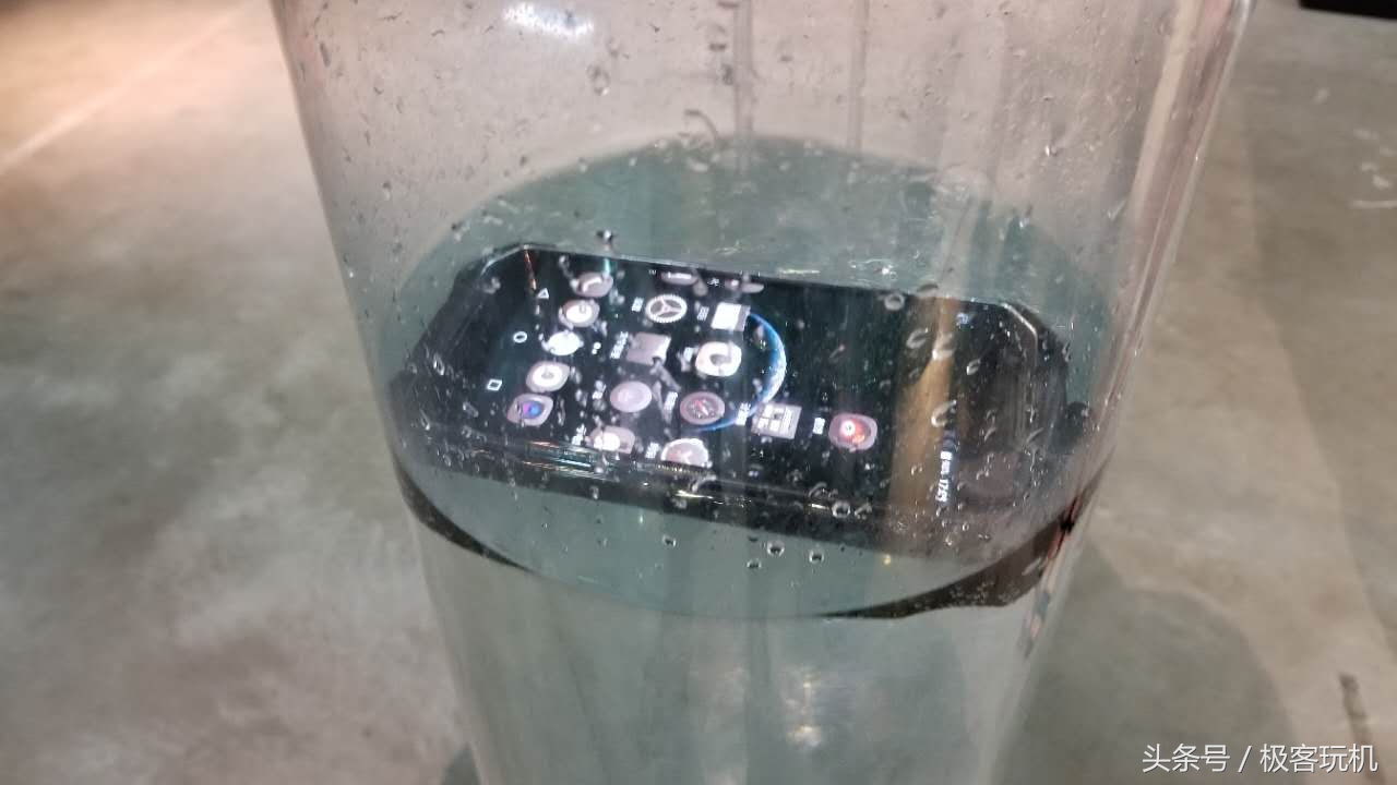 最牛三防旗舰啥样？战狼2手机的续作AGMX2给你答案