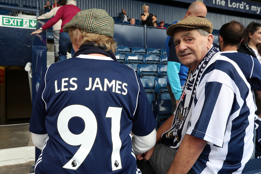 英超首轮爆满的山楂球场,空了一个座位