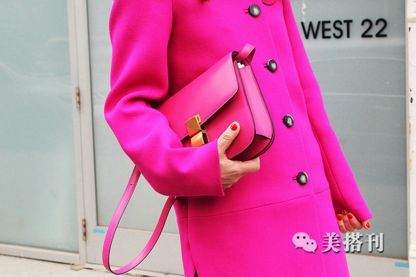 玫红色提肤色吗,肤色暗沉穿玫红色显白吗