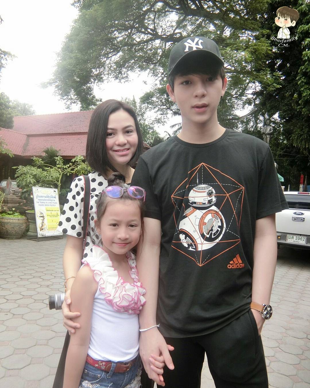 泰国母亲节，来看看泰星与母亲的有爱照片吧！