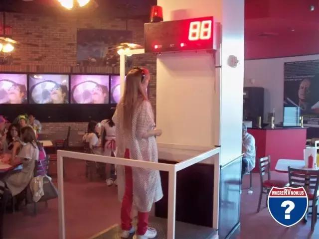 汉堡顶5斤肉,吃完心脏搭桥,代言人死了俩还有一群人抢着吃!