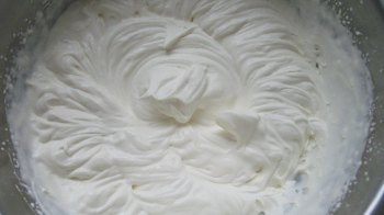 蜗牛壳烘焙之旅：喜爱足球和甜品的看过来，足球蛋糕卷来啦