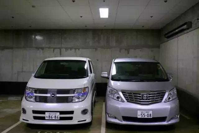 保时捷和奔驰哪个更值得购买,如果给我100万你会怎么选