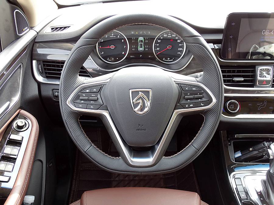 宝骏560半自动挡值得入手吗,2019款全新宝骏560自动挡顶配