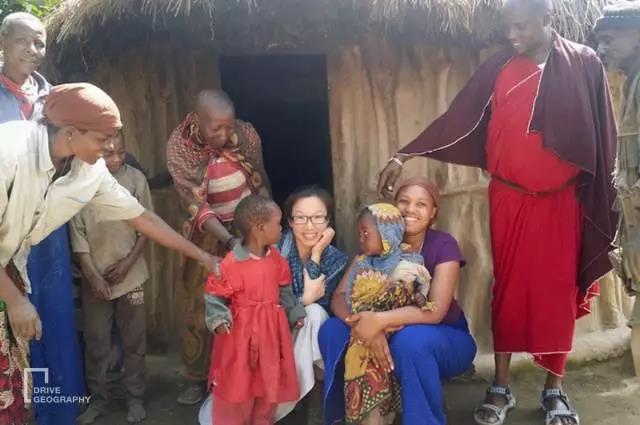 她单枪匹马从杭州出发，开着开着到了非洲腹地