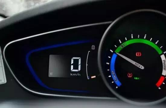 2017年荣威e550油电混合真实油耗,荣威e550真实情况
