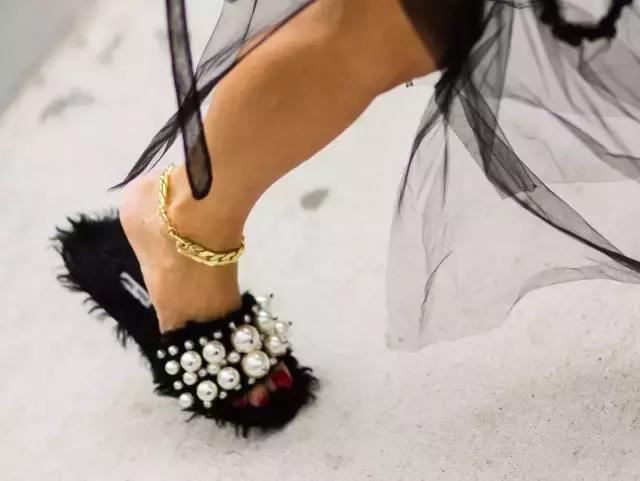 好想穿拖鞋上班~这里为你挑好了十几双！