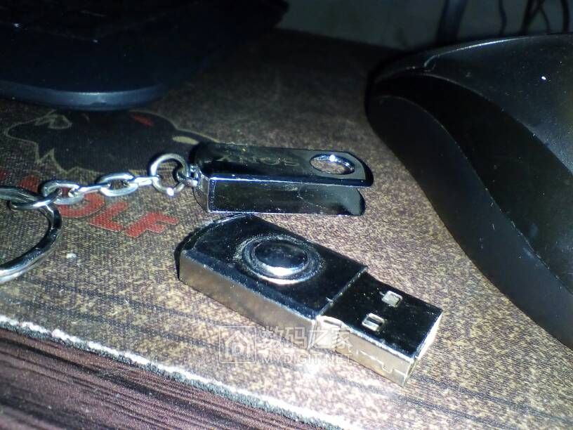 夜市买了一个64GBSONYu盘，拆开一看，果然翻车了！