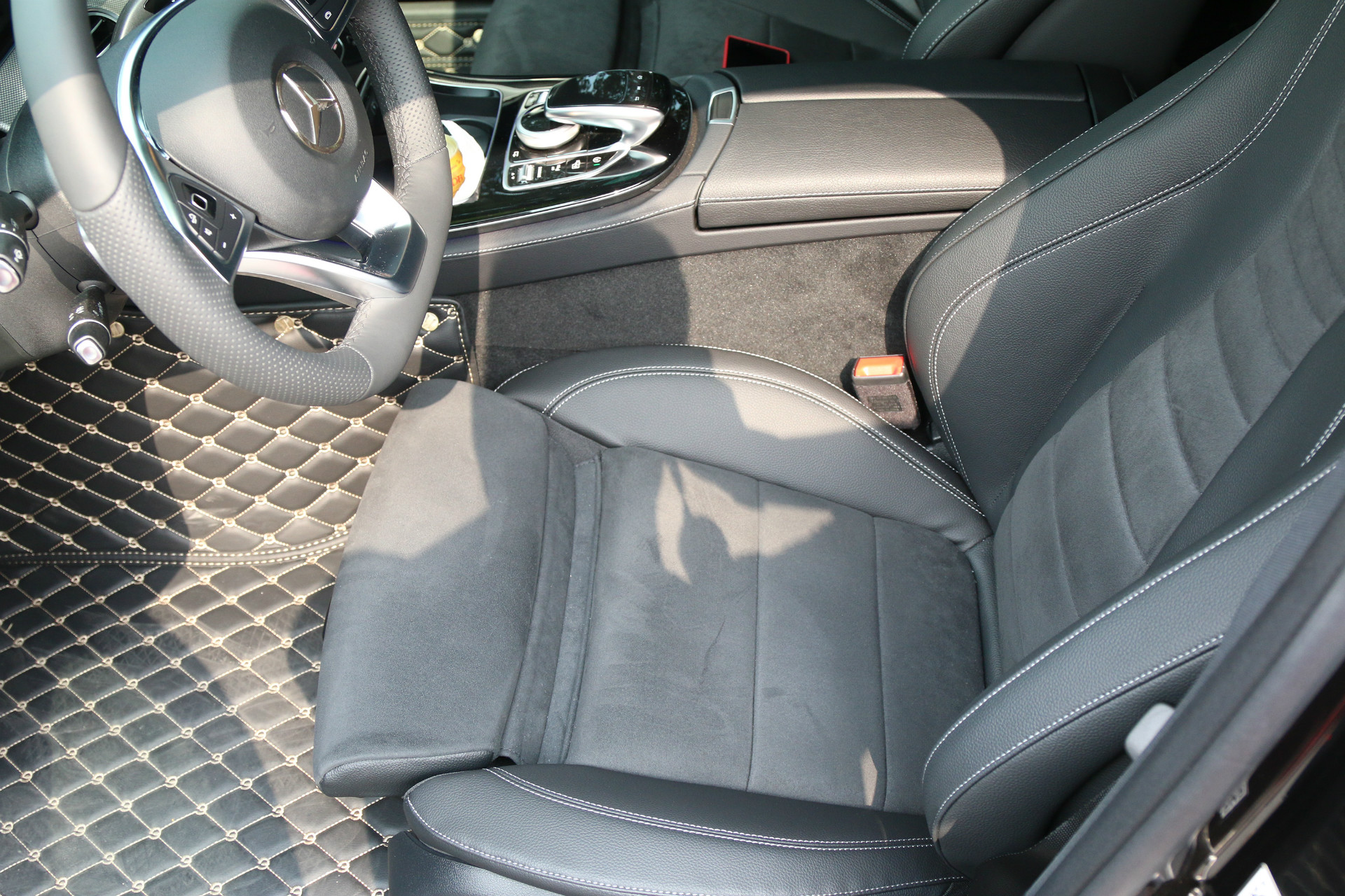 奔驰e级e200的争议点,奔驰e级2024款e200配置参数