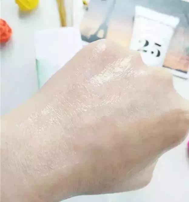 赵丽颖工作累状态差，发文想去享受生活？而真相却是