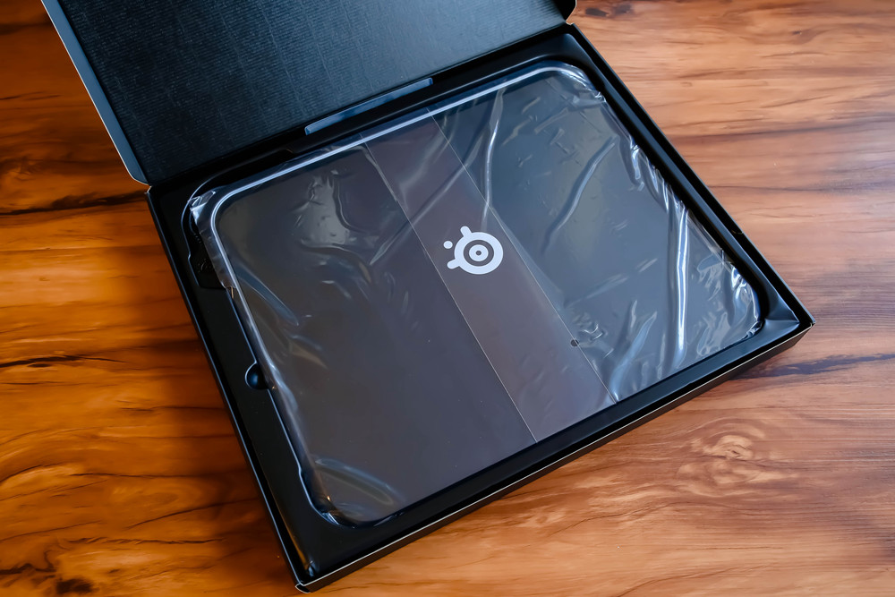 不止是炫酷光污染，赛睿QcKPrism鼠标垫个性尝鲜