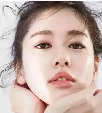 如何通过化妆遮掉脸上的痘印斑点？