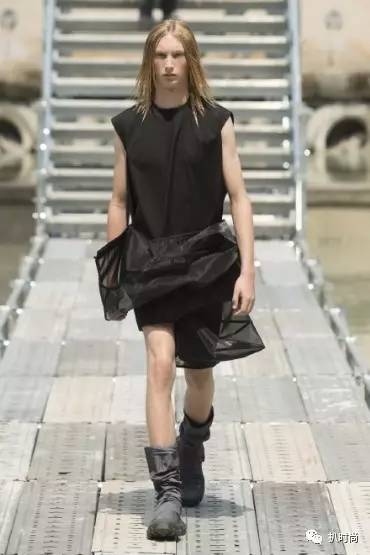 当下男装流行款式,男装宽松百慕大短裤流行趋势