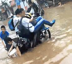 和闺蜜逛街,逛到男士内衣店