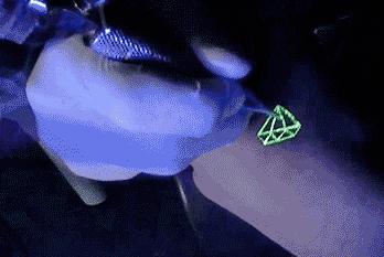 它是夜店的焦点，时尚的宠儿，医院……的心病……