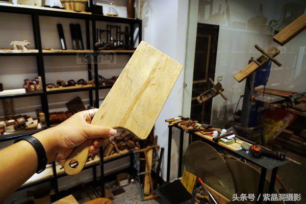 我们是谁？游客！我们做啥？木工！怎么做？打酱油！