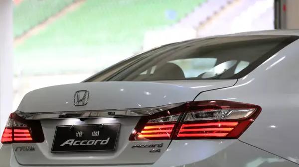 本田雅阁燃油版试驾测评,本田雅阁试驾全面解析