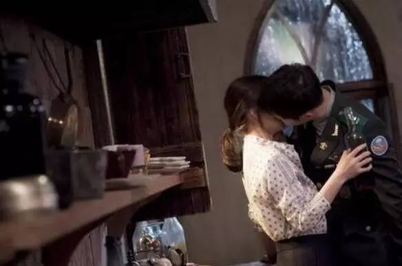 看《太阳的后裔》宋仲基、宋慧乔组宋宋CP撩到你HP见底！