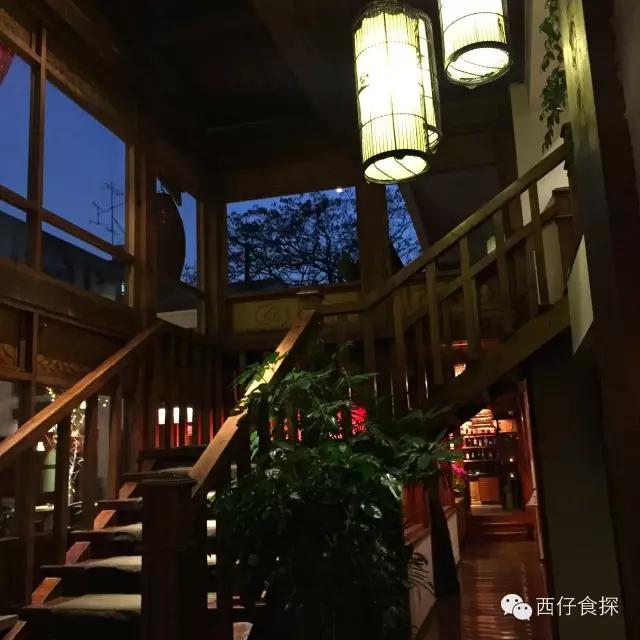 Bistro红墙小馆:繁星点点小酌处深幽院落瓦块鱼