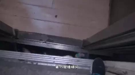 一名男子被困电梯里暴毙,居民楼电梯坠落死亡事故