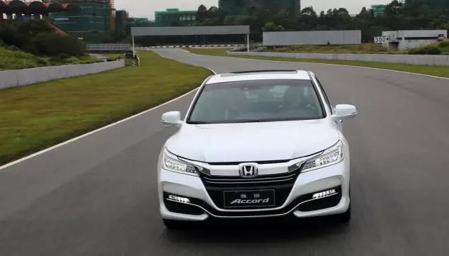 本田雅阁燃油版试驾测评,本田雅阁试驾全面解析