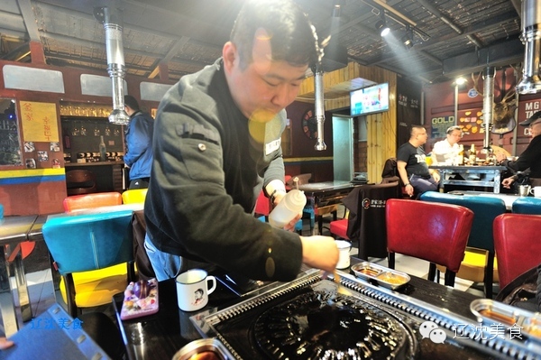 山东小伙创建了”烧+烤“新模式，玩活沈阳长白社区小餐饮