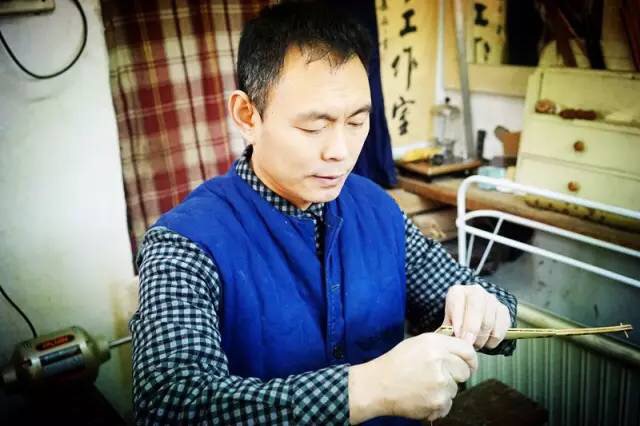 湘妃竹折扇制扇大师,湘妃竹手工折扇大师