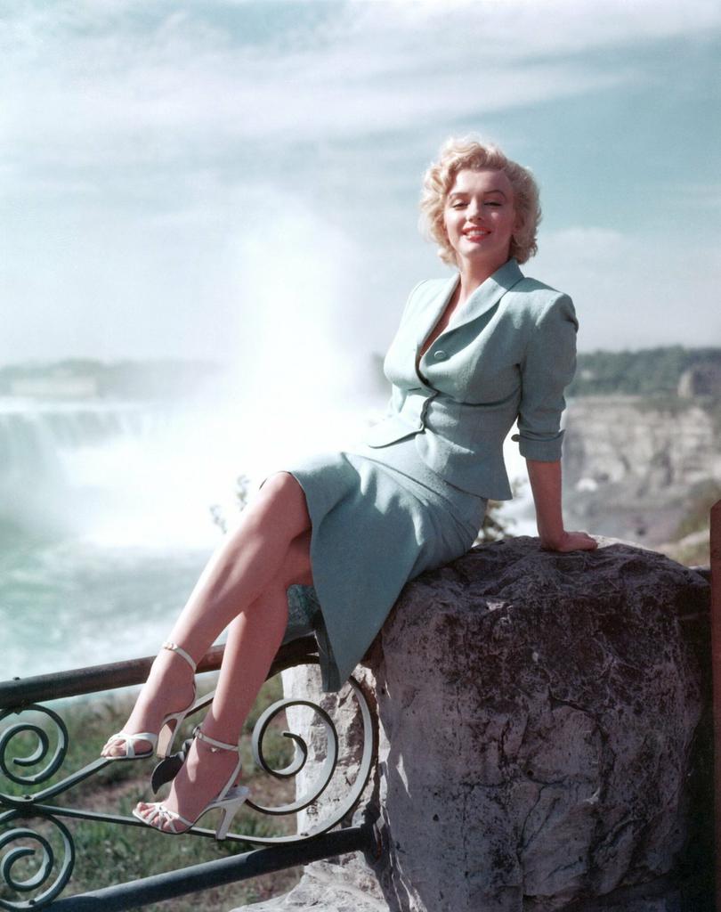 赫本和梦露谁才是你心目中的女神,凭啥让赫本和梦露都如此迷恋