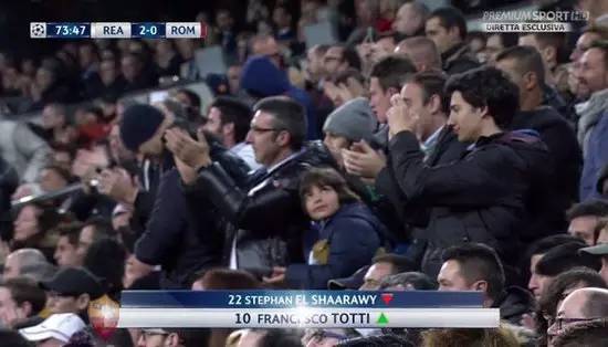 伯纳乌为伊涅斯塔起立鼓掌,34岁伯纳乌赛后接受列队致敬