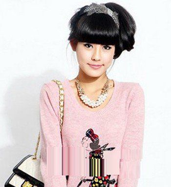 脸大卷发发型女2020流行发型40岁,脸大弄什么短发好看