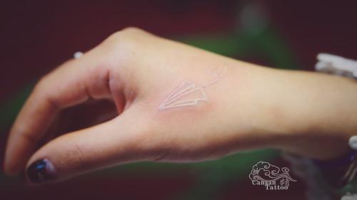 给自己纹身小技巧,素雅的隐形纹身图