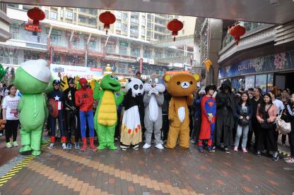 爆料！桂林现“A3姐手撕A4腰美女”