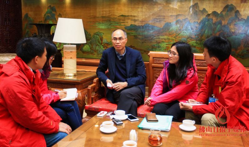 邓伟根谈佛山江门合作“佛山是前锋，江门是中场”