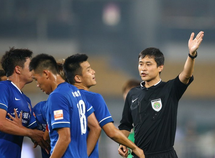 昏哨一战亮9张黄牌,足协新政对国安的影响与应对