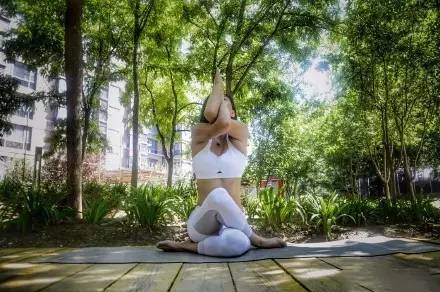 瑜伽培训价格多少钱一个月,瑜伽一对一教培多少钱