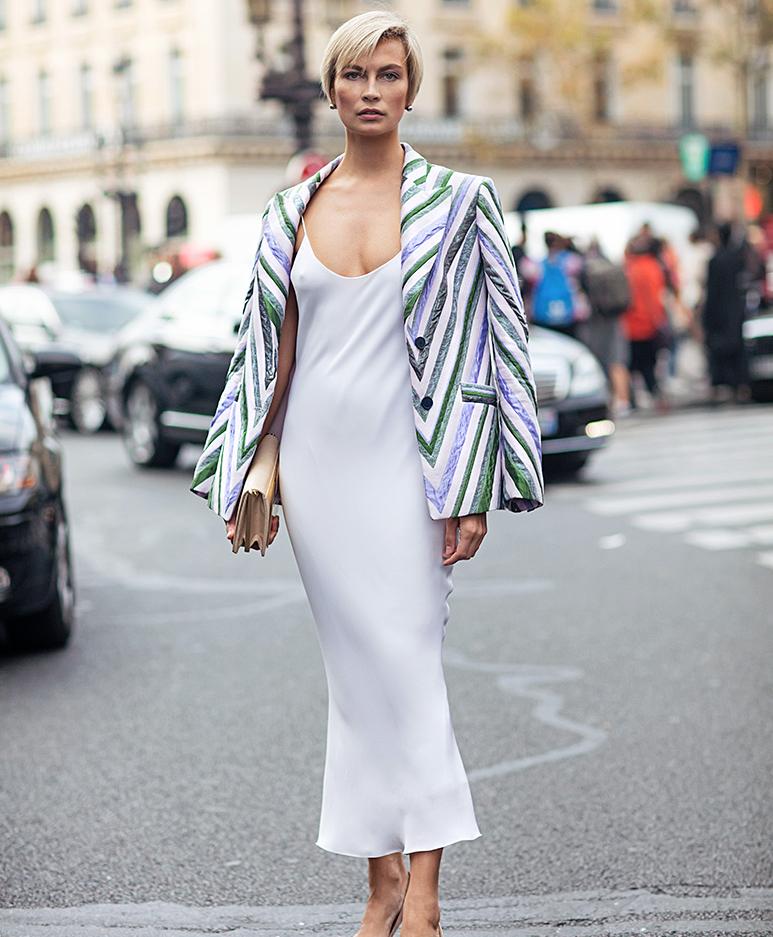 风靡时尚圈的slipdress，普通人应该怎么穿