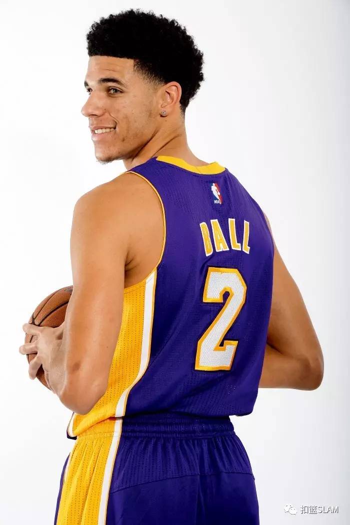 球哥对湖人有多重要,球哥一人撑起湖人防守