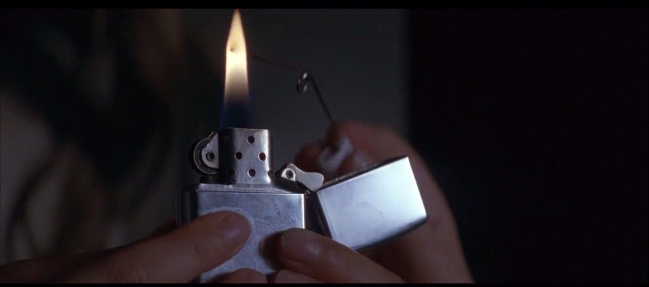 人性的丑恶在此刻一览无遗,人性是扭曲的不忍直视的